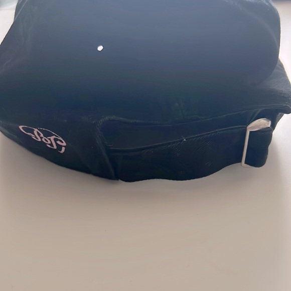 Exclusive blackpink x verdy hat - Picture 3 of 4